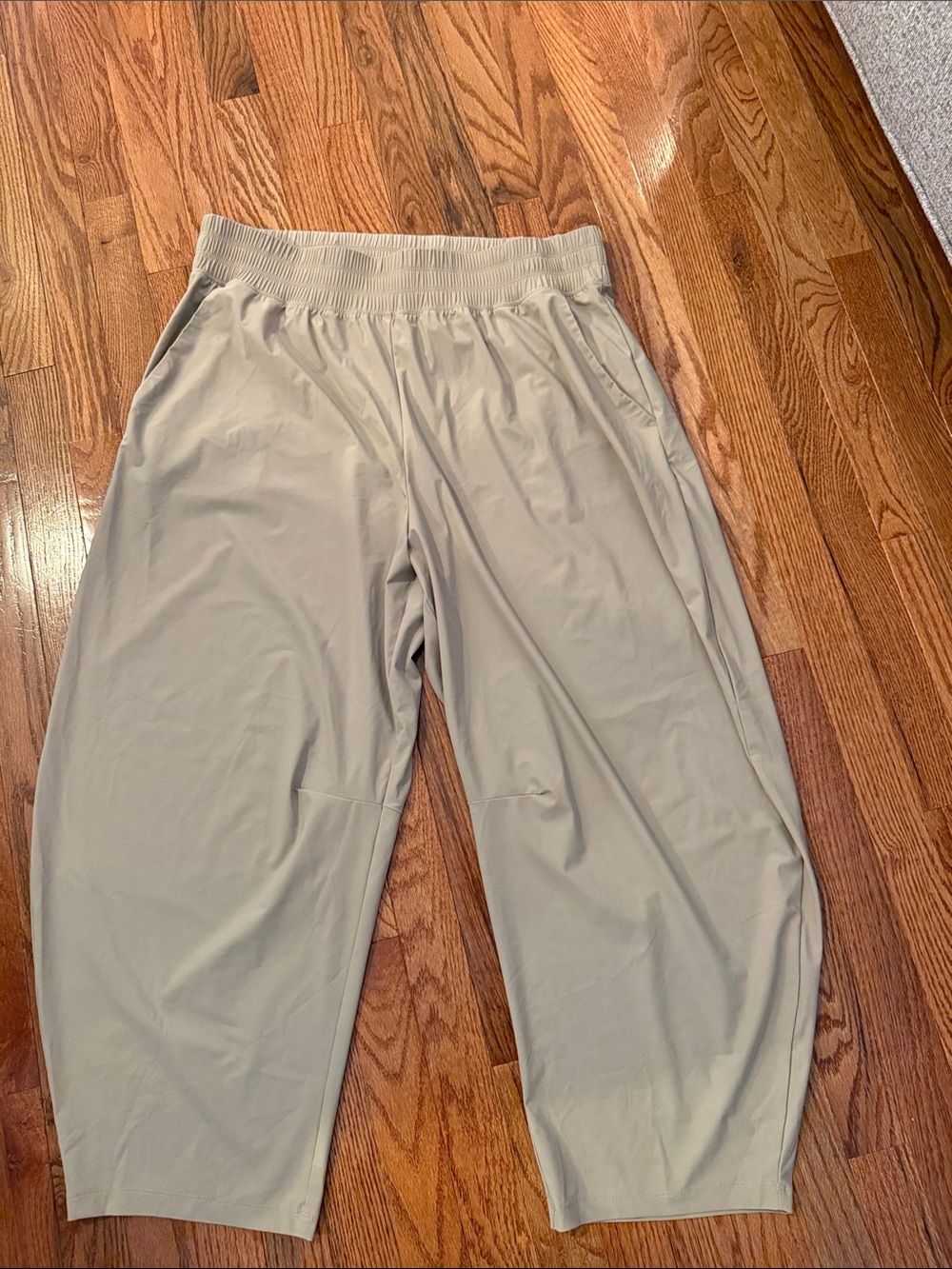 Old Navy sleek tech barrel pants Pull-On khaki XL